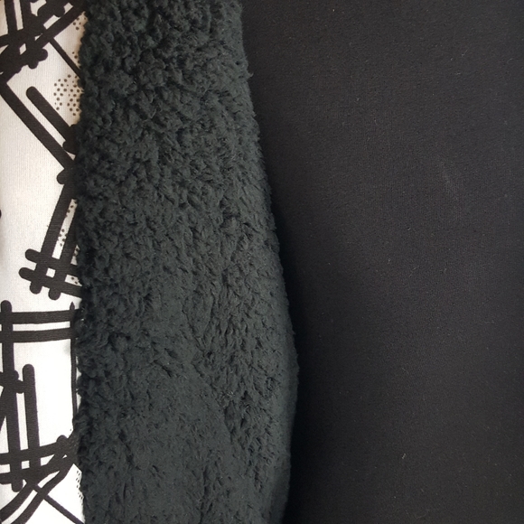 MEDIUM Sherpa Lined Zip-Up Hoodie - Picture 5 of 8